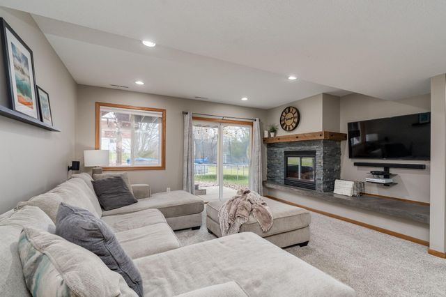 730 Debbie Lane, Carver, MN 55315