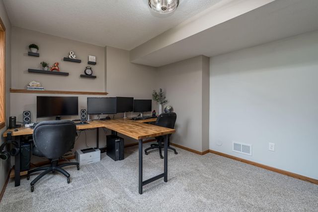 730 Debbie Lane, Carver, MN 55315