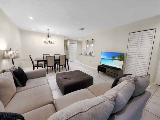 15701 SW 137th Ave 202, Miami, FL 33177