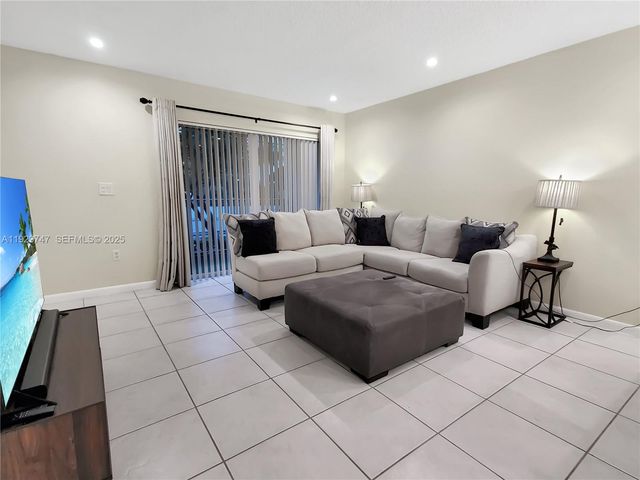 15701 SW 137th Ave 202, Miami, FL 33177