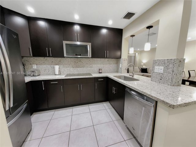 15701 SW 137th Ave 202, Miami, FL 33177