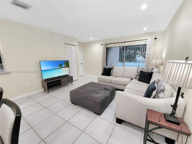 15701 SW 137th Ave 202, Miami, FL 33177