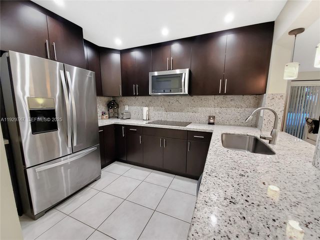 15701 SW 137th Ave 202, Miami, FL 33177