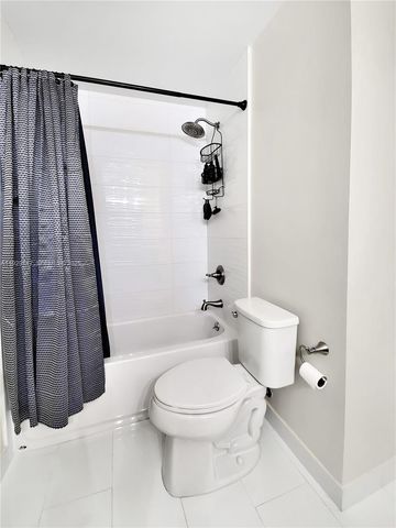 15701 SW 137th Ave 202, Miami, FL 33177