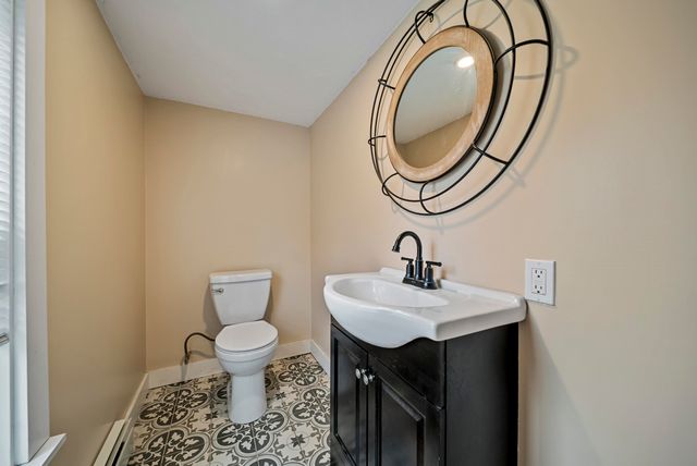 79 Haverhill Road, Chester, NH 03036