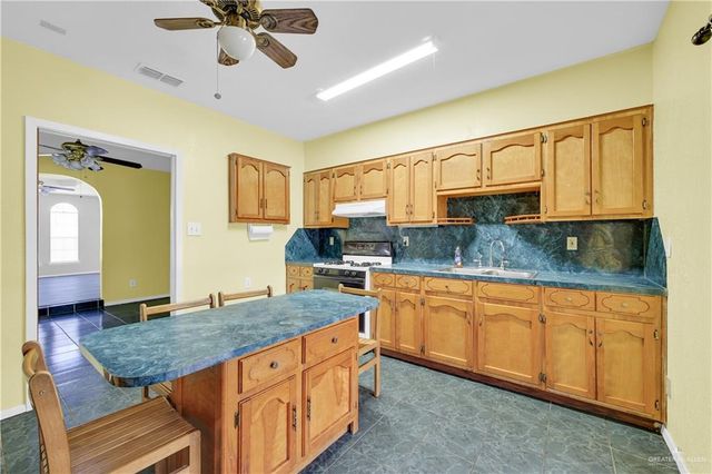 1629 W Teege Avenue, Harlingen, TX 78550