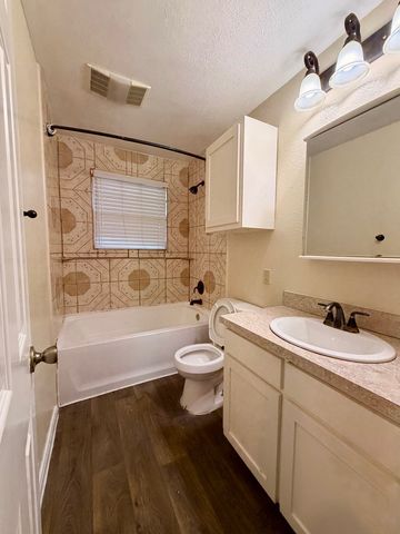 1813 Del Rancho Drive, Irving, TX 75061