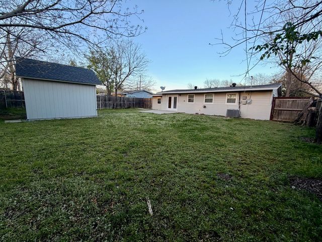 1813 Del Rancho Drive, Irving, TX 75061