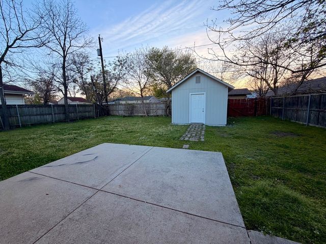 1813 Del Rancho Drive, Irving, TX 75061