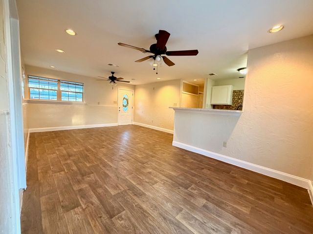 1813 Del Rancho Drive, Irving, TX 75061