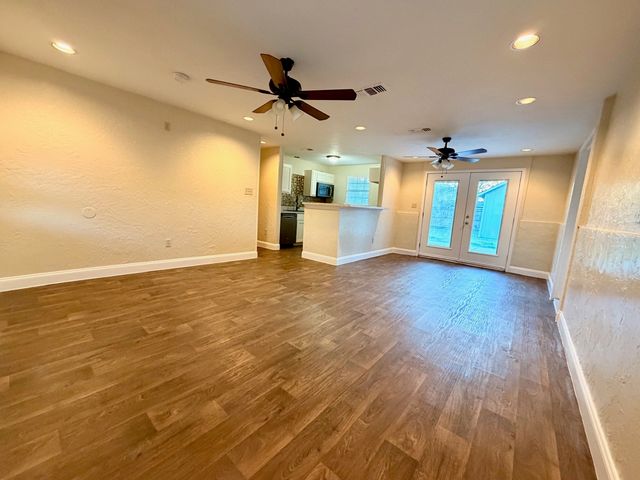 1813 Del Rancho Drive, Irving, TX 75061