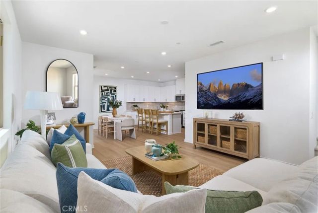 1302 W North Pinecrest Paseo, Ontario, CA 91762