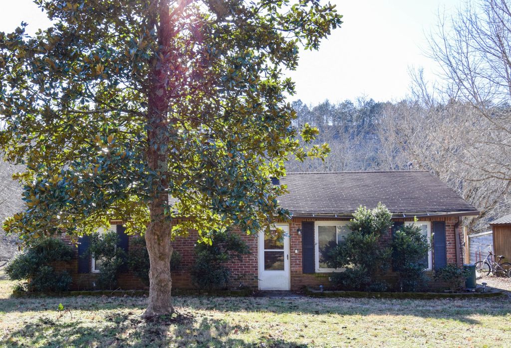 5600 Zapata Dr, Pegram, TN 37143