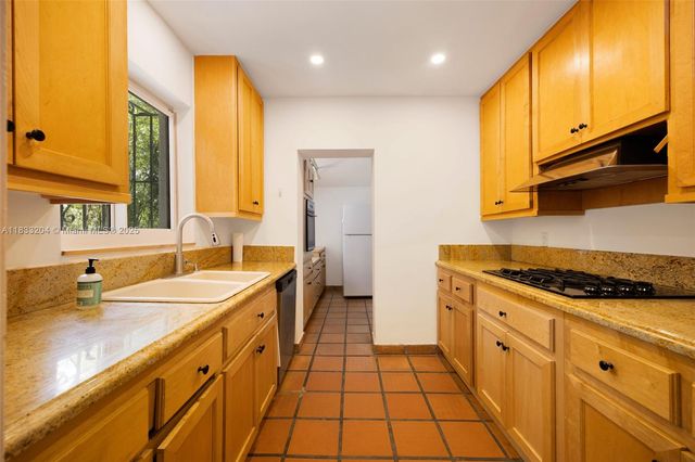 4050 Loquat Ave, Coconut Grove, FL 33133