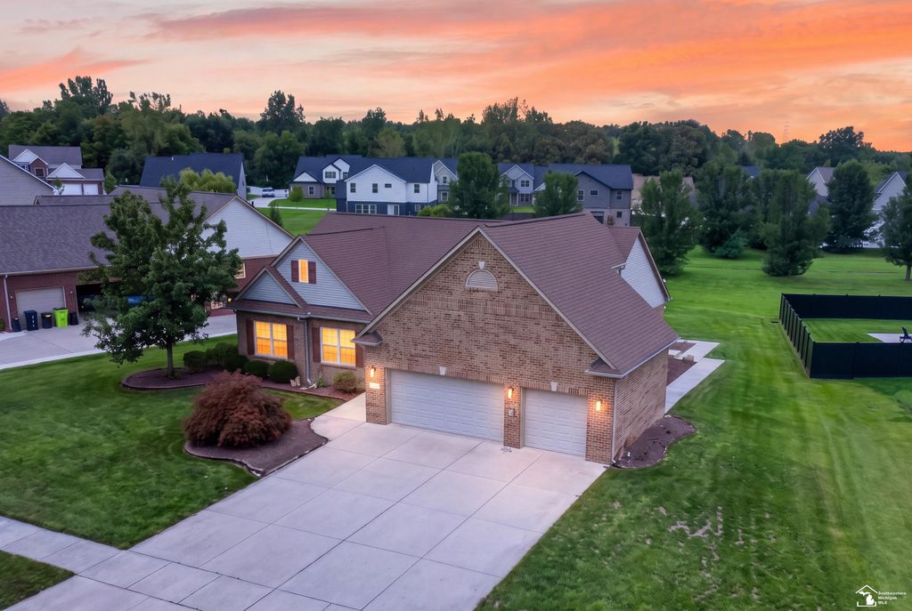 27214 Celtic Drive, Flat Rock, MI 48134