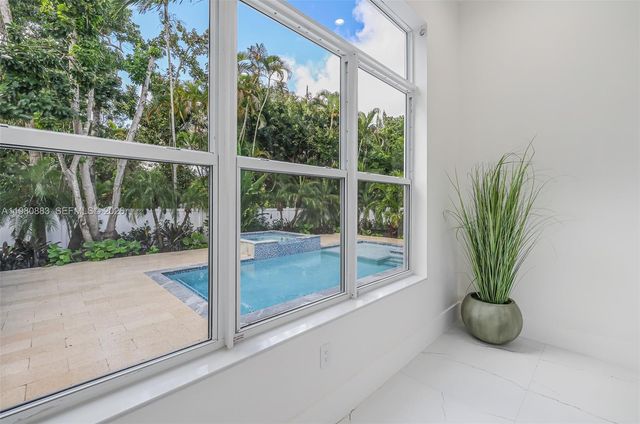 11780 NE 8th Avenue, Biscayne Park, FL 33161