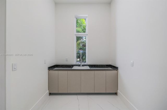 11780 NE 8th Avenue, Biscayne Park, FL 33161
