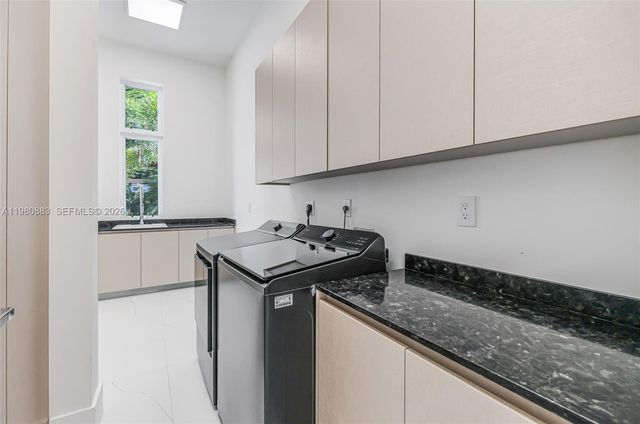 11780 NE 8th Avenue, Biscayne Park, FL 33161
