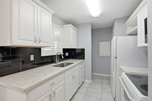7600 Emmett F Lowry Expressway 315, Texas City, TX 77591
