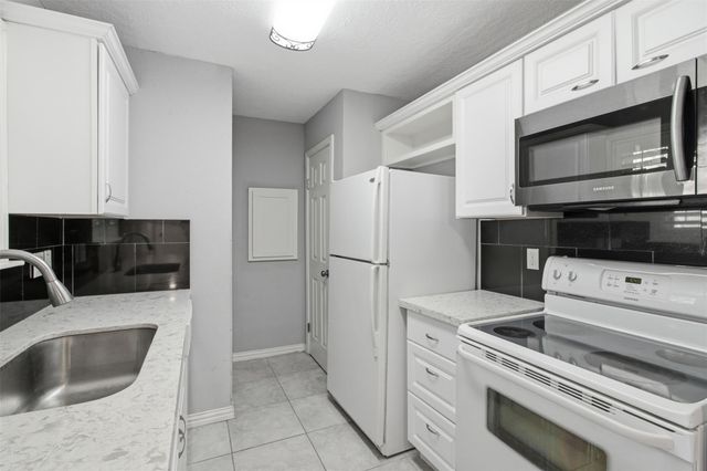 7600 Emmett F Lowry Expressway 315, Texas City, TX 77591