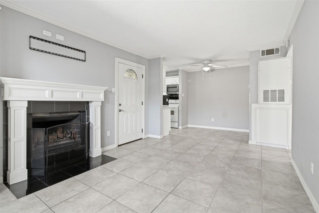 7600 Emmett F Lowry Expressway 315, Texas City, TX 77591