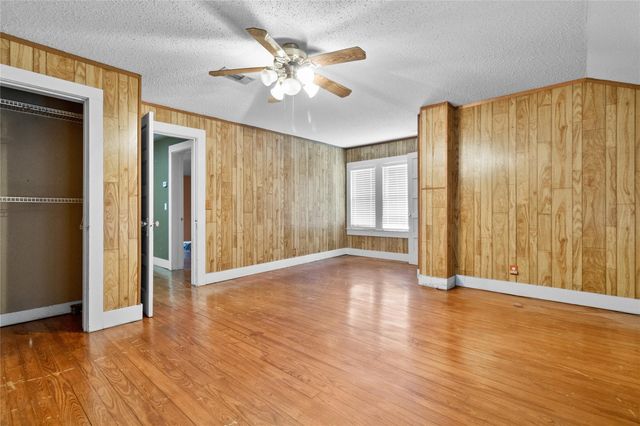 202 Robinson Street, Edna, TX 77957