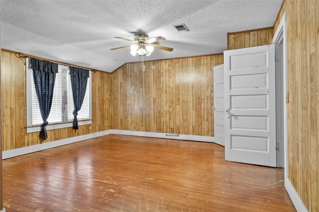 202 Robinson Street, Edna, TX 77957