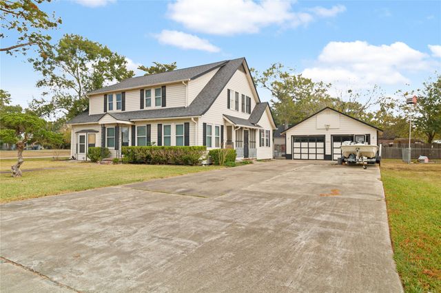 202 Robinson Street, Edna, TX 77957