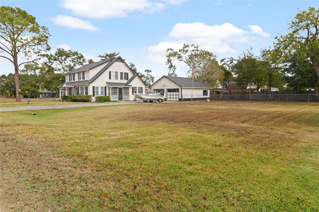 202 Robinson Street, Edna, TX 77957