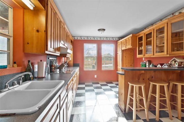 202 Robinson Street, Edna, TX 77957