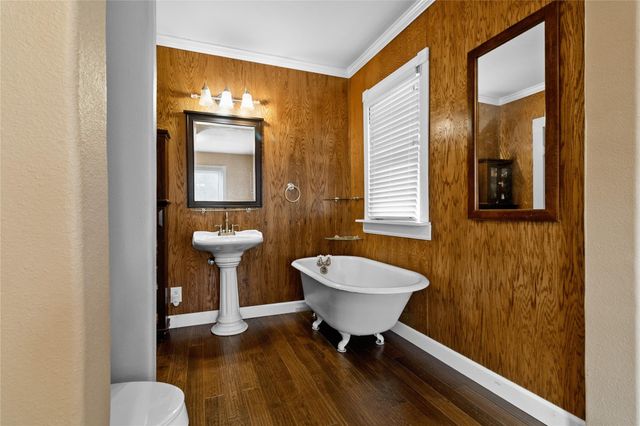 202 Robinson Street, Edna, TX 77957