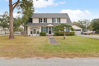 202 Robinson Street, Edna, TX 77957