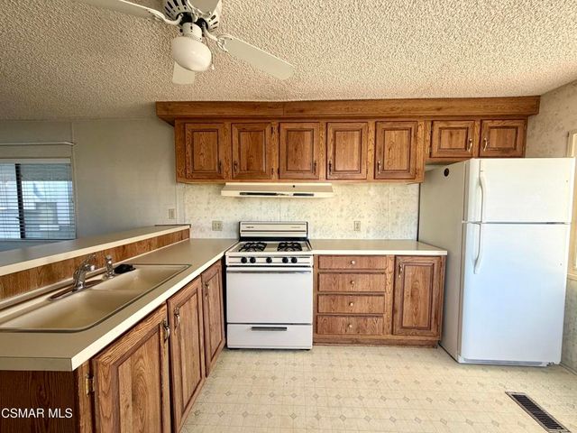 5932 Los Angeles Avenue 8, Simi Valley, CA 93063