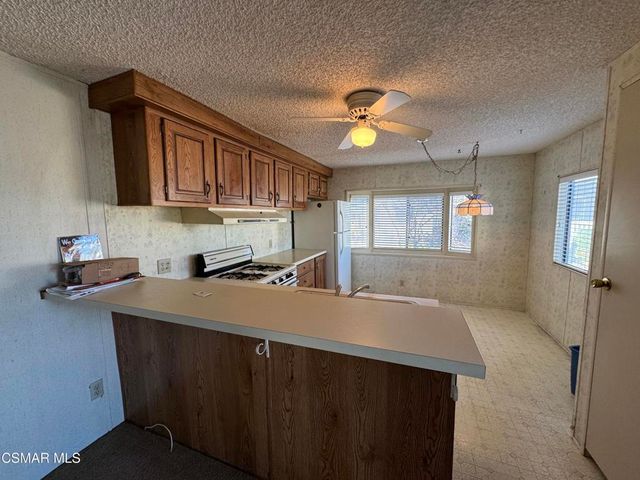 5932 Los Angeles Avenue 8, Simi Valley, CA 93063