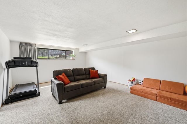 633 Folwell Lane SW, Rochester, MN 55902