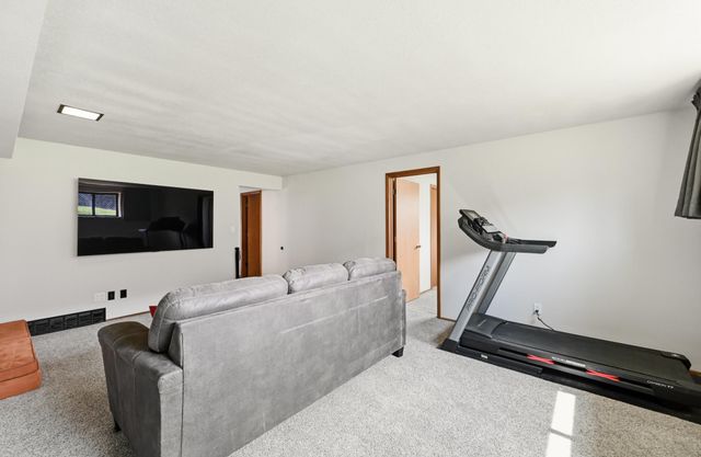 633 Folwell Lane SW, Rochester, MN 55902