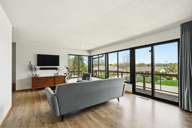 633 Folwell Lane SW, Rochester, MN 55902