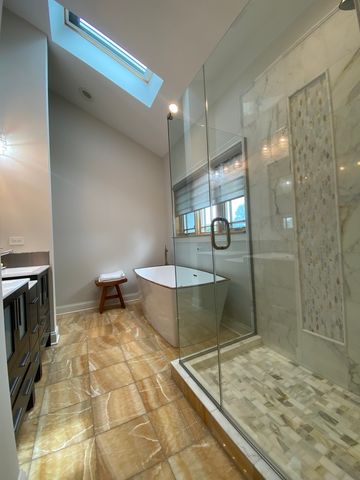1052 Margret Street, Des Plaines, IL 60016