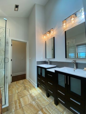 1052 Margret Street, Des Plaines, IL 60016