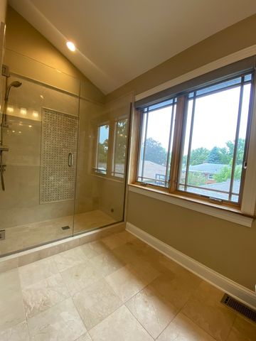 1052 Margret Street, Des Plaines, IL 60016