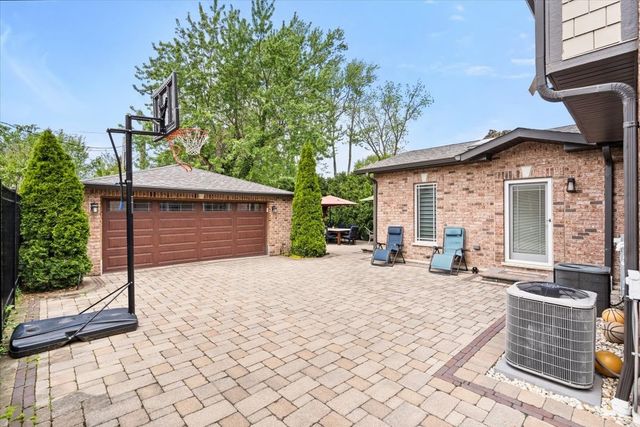 1052 Margret Street, Des Plaines, IL 60016