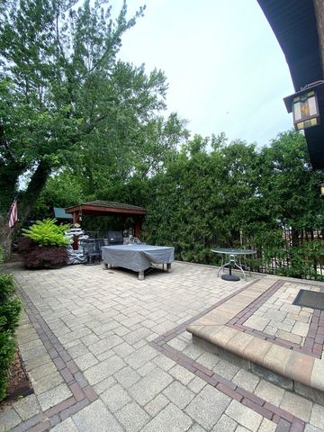 1052 Margret Street, Des Plaines, IL 60016