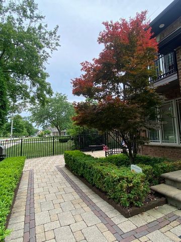 1052 Margret Street, Des Plaines, IL 60016