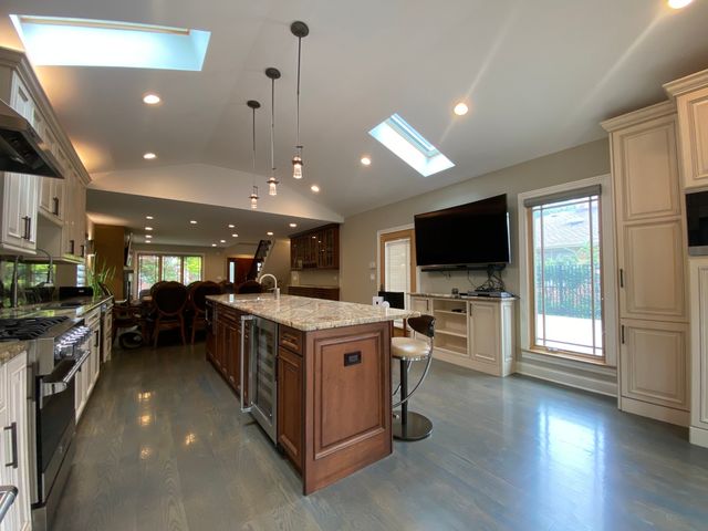1052 Margret Street, Des Plaines, IL 60016