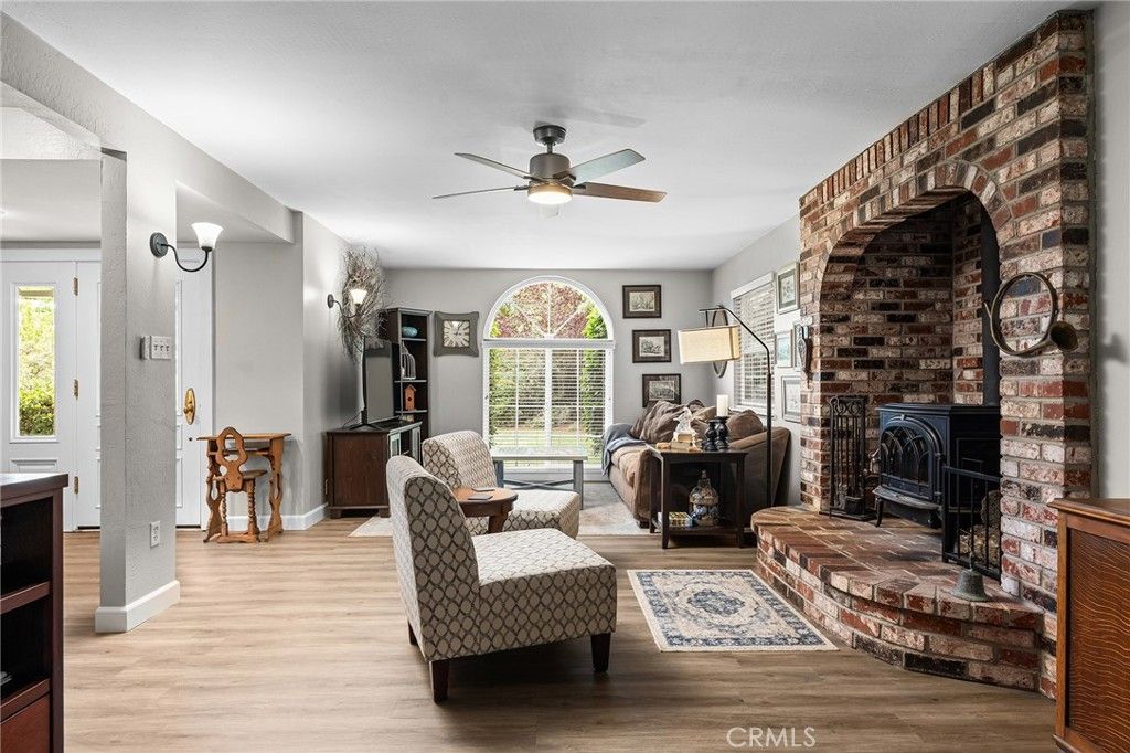 Image 7 of property listing at 9761 Lott Road, Durham, CA 95938