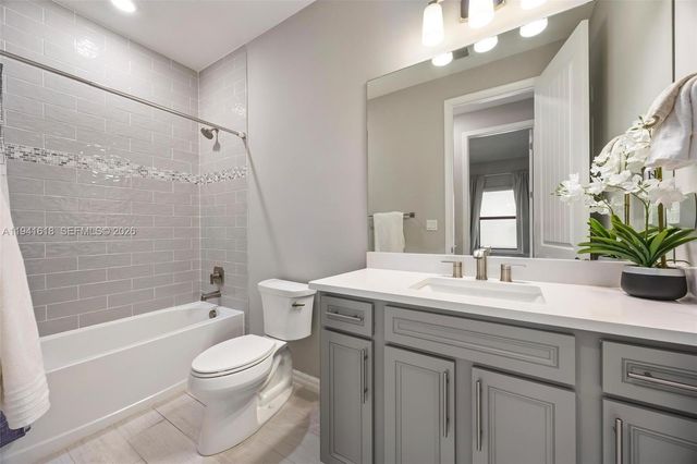 4510 W Pinehurst Trl W, Oakland Park, FL 33309