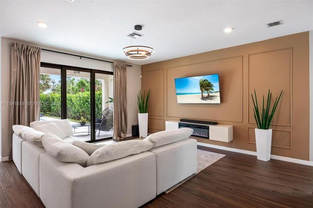 4510 W Pinehurst Trl W, Oakland Park, FL 33309