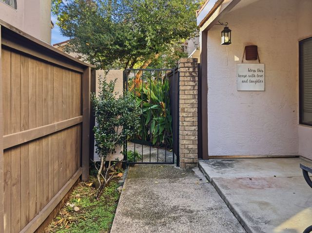 539 Ranch Trail 172, Irving, TX 75063