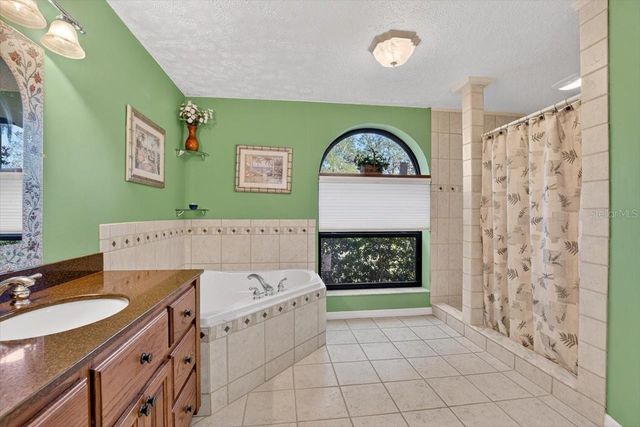 11205 KERRY HILLS COURT, Riverview, FL 33569