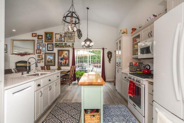 3393 NE Stonebrook Loop, Bend, OR 97701